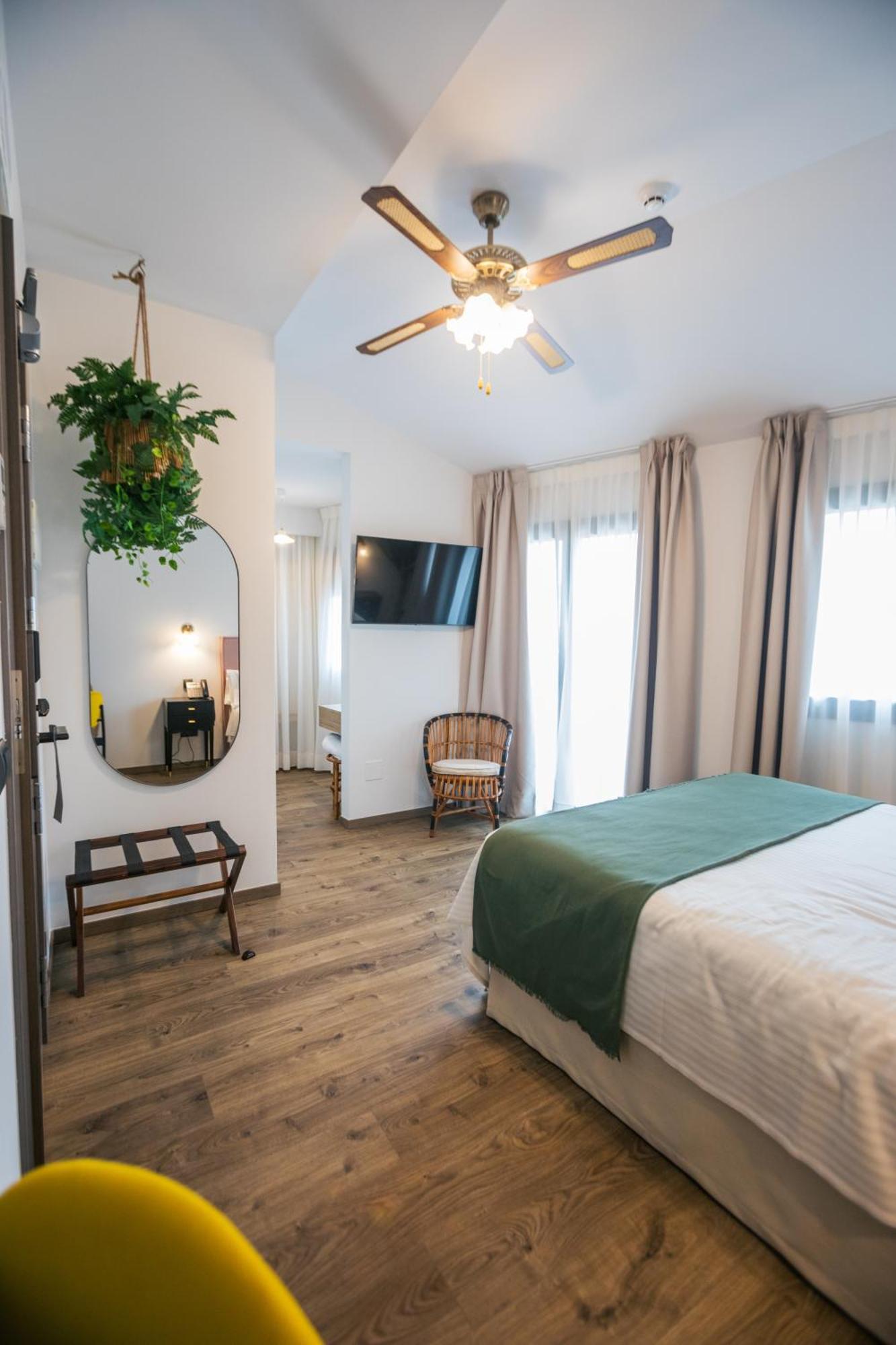 Le Petit Boutique Hotel (Adults Only) Сантандер Екстериор снимка