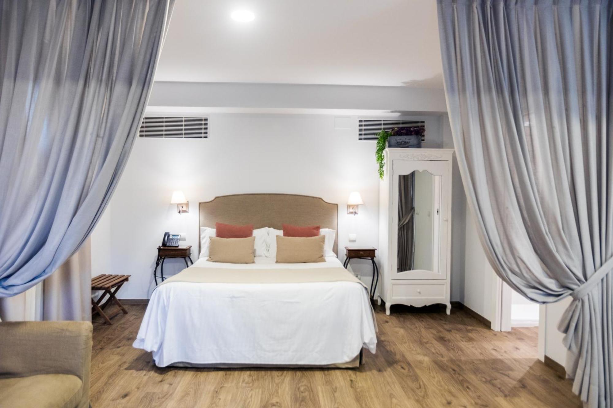 Le Petit Boutique Hotel (Adults Only) Сантандер Екстериор снимка